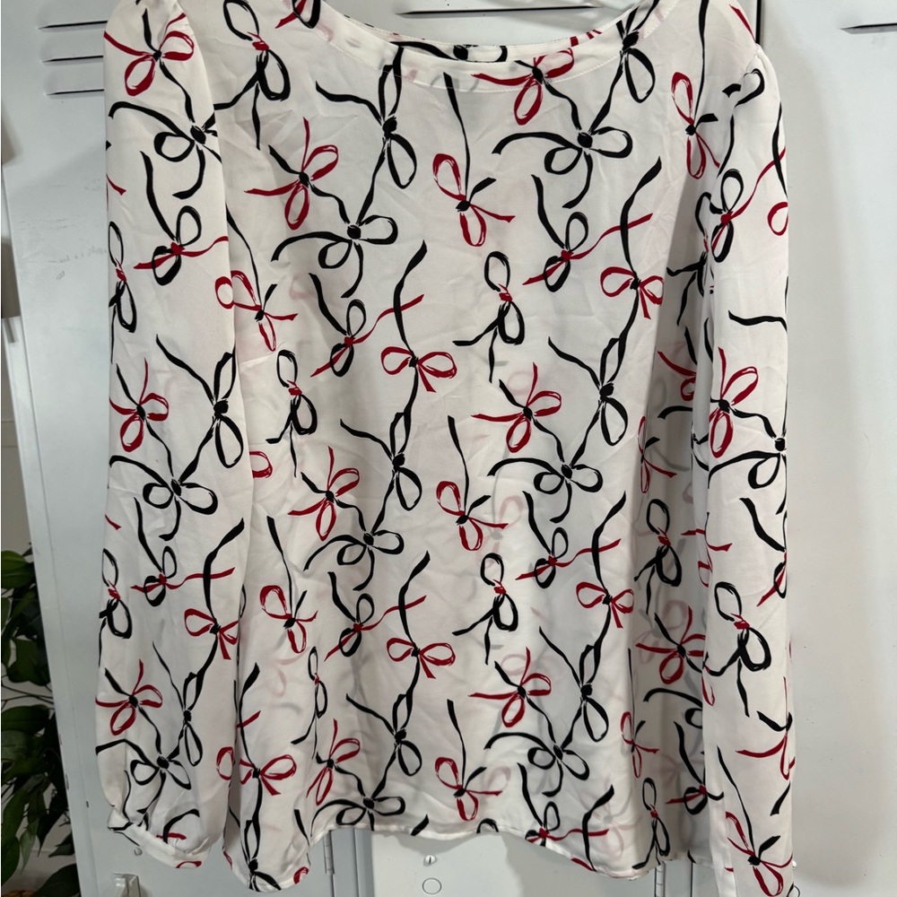 Ann Taylor White Skirt with Red and Black Bow Pattern